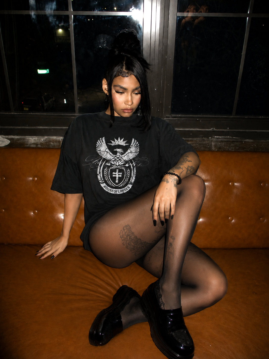 HOL CREST TEE
